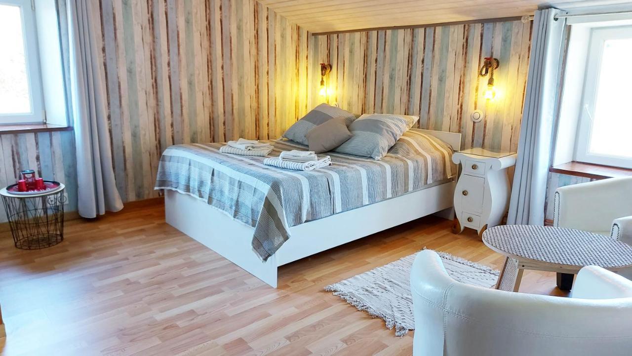 Moulin De Mauzac Bed and Breakfast Saint-Just-Luzac Buitenkant foto